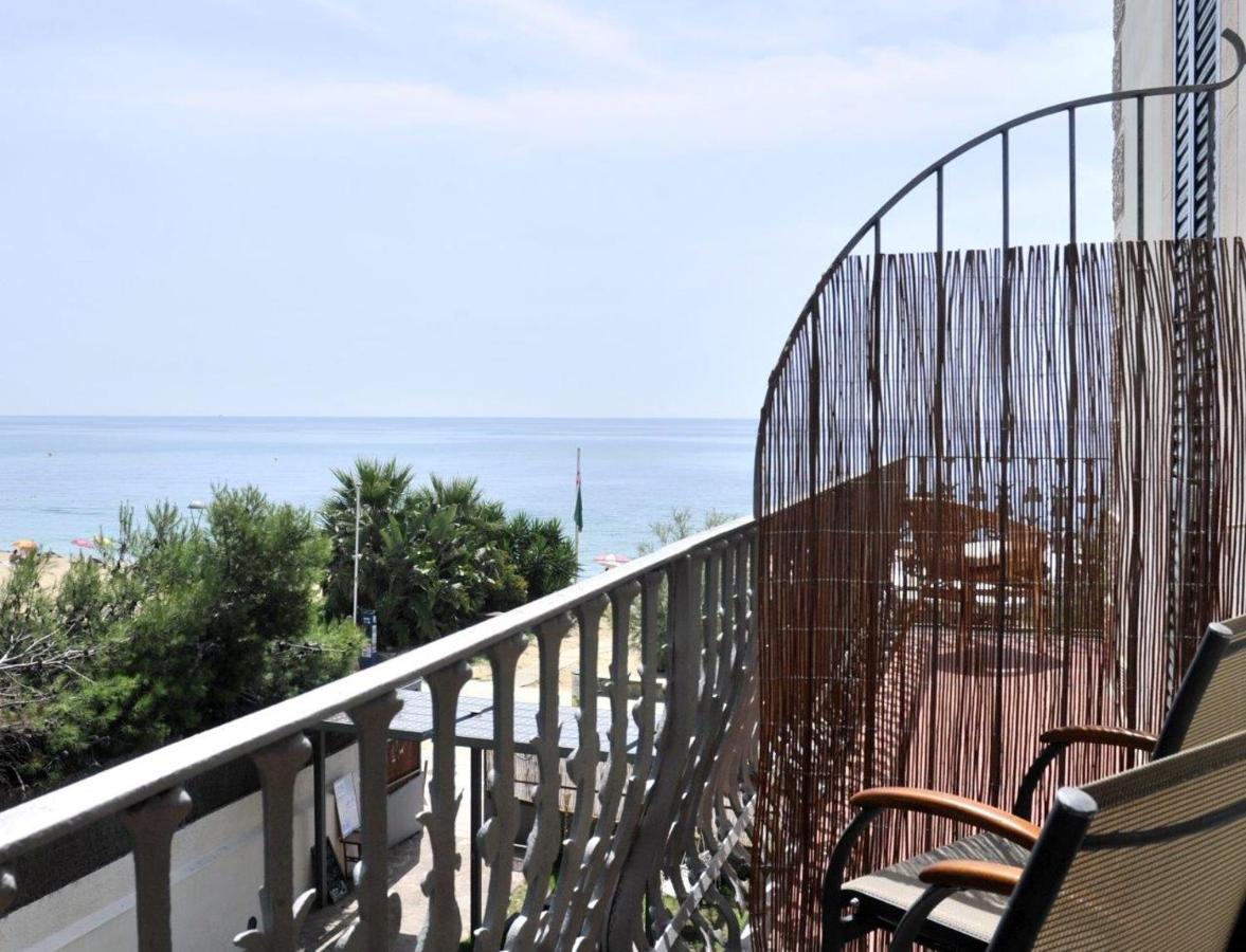 Hotel Kalima Caldes D'Estrach Buitenkant foto